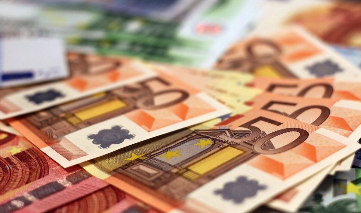 Počas 35 rokov stlačila inflácia na Slovensku hodnotu úspor na šestinu. Z tisícky zostalo len 165 eur