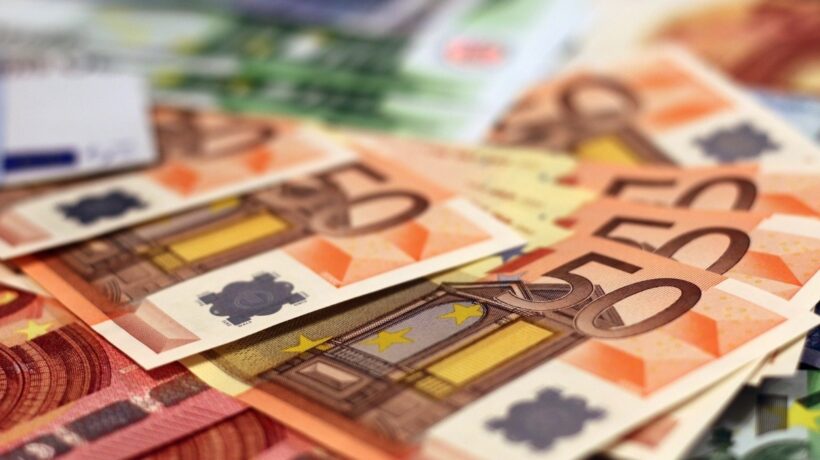 Počas 35 rokov stlačila inflácia na Slovensku hodnotu úspor na šestinu. Z tisícky zostalo len 165 eur
