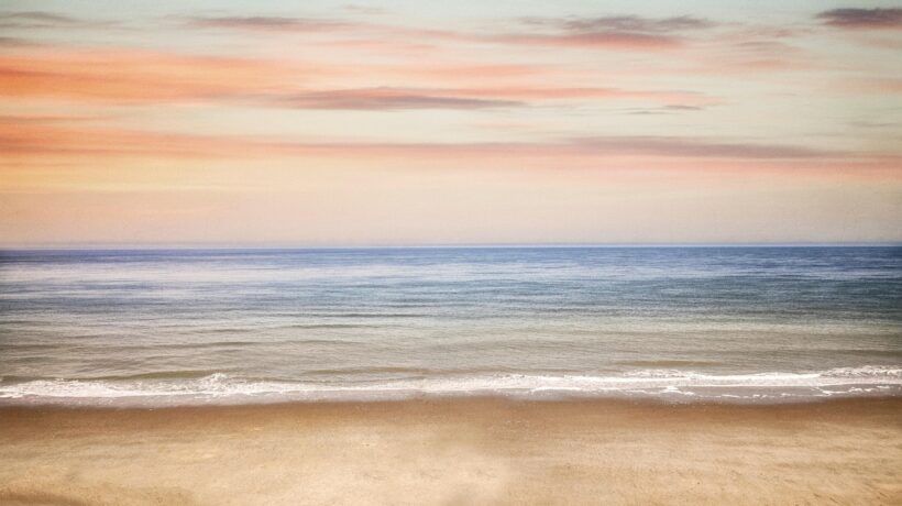 Kreditná vs. debetná karta: Kritická analýza rizík pre zadlženie a finančnú stabilitu