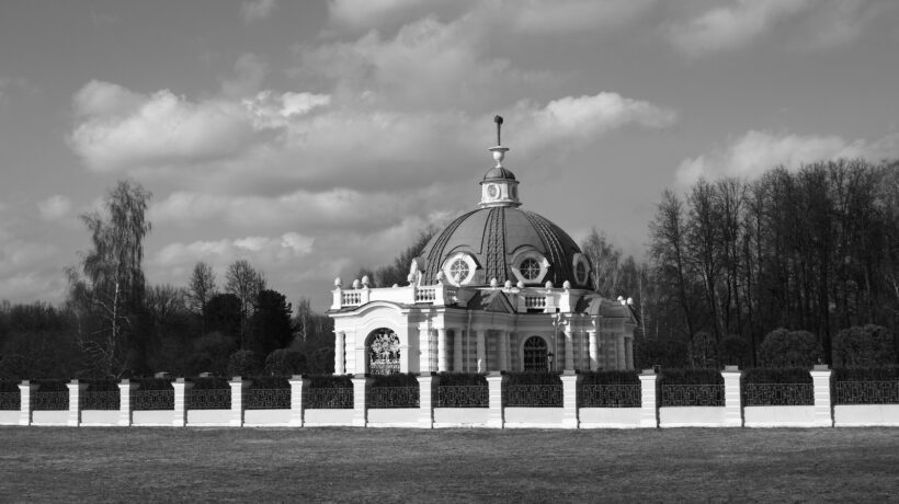 Autentický Marketing: Strategická komunikácia bez selfie únavy