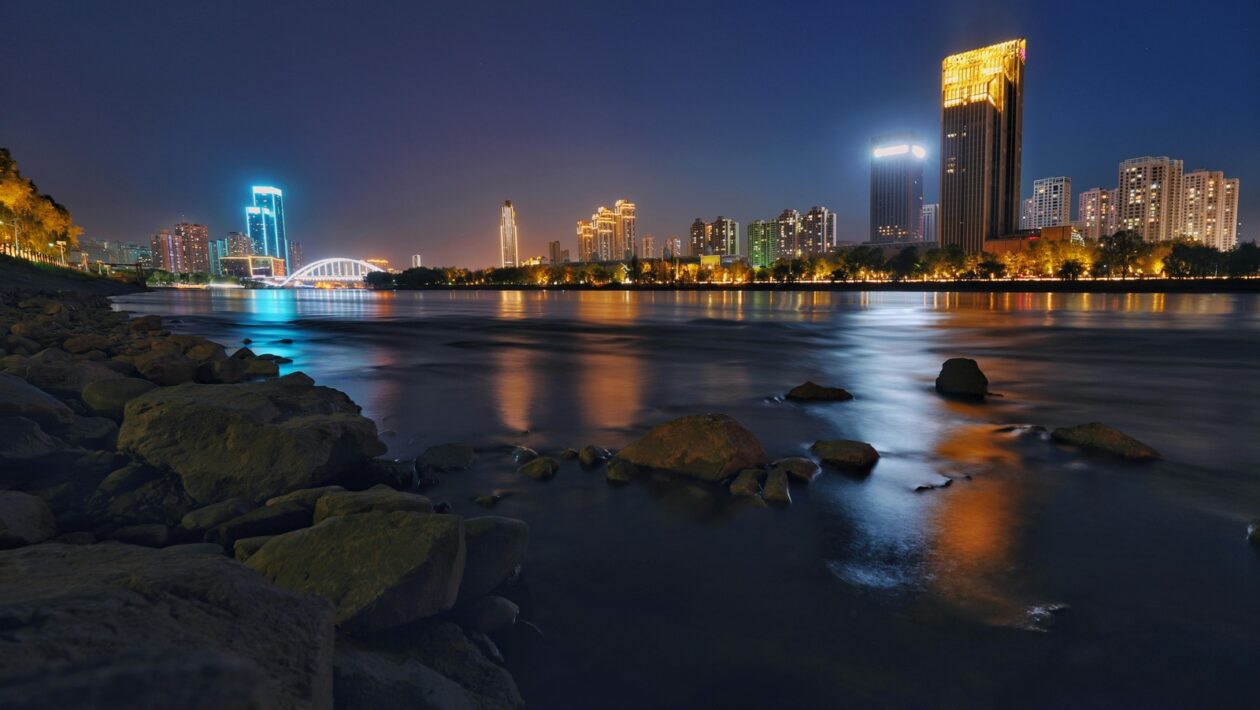 Príbehy Žien v tradične mužských odvetviach: Prekážky a úspechy