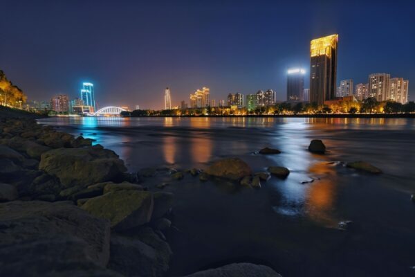 Príbehy Žien v tradične mužských odvetviach: Prekážky a úspechy