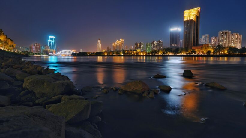 Príbehy Žien v tradične mužských odvetviach: Prekážky a úspechy