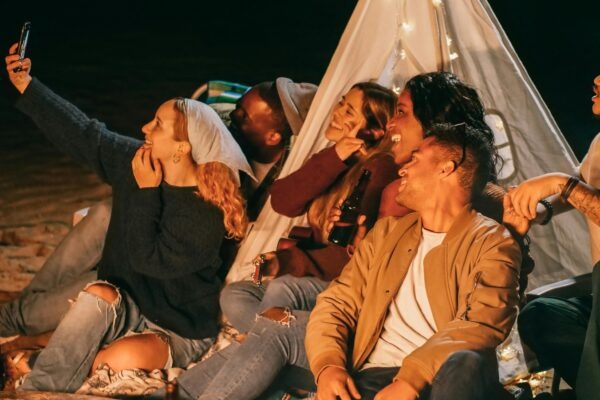 Virtuálne tímy a hybridná práca: Riadenie, komunikácia a technológie